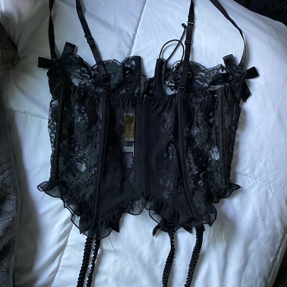 The Vintage Victoria’s Secret Lace Corset - Picture 11 of 12